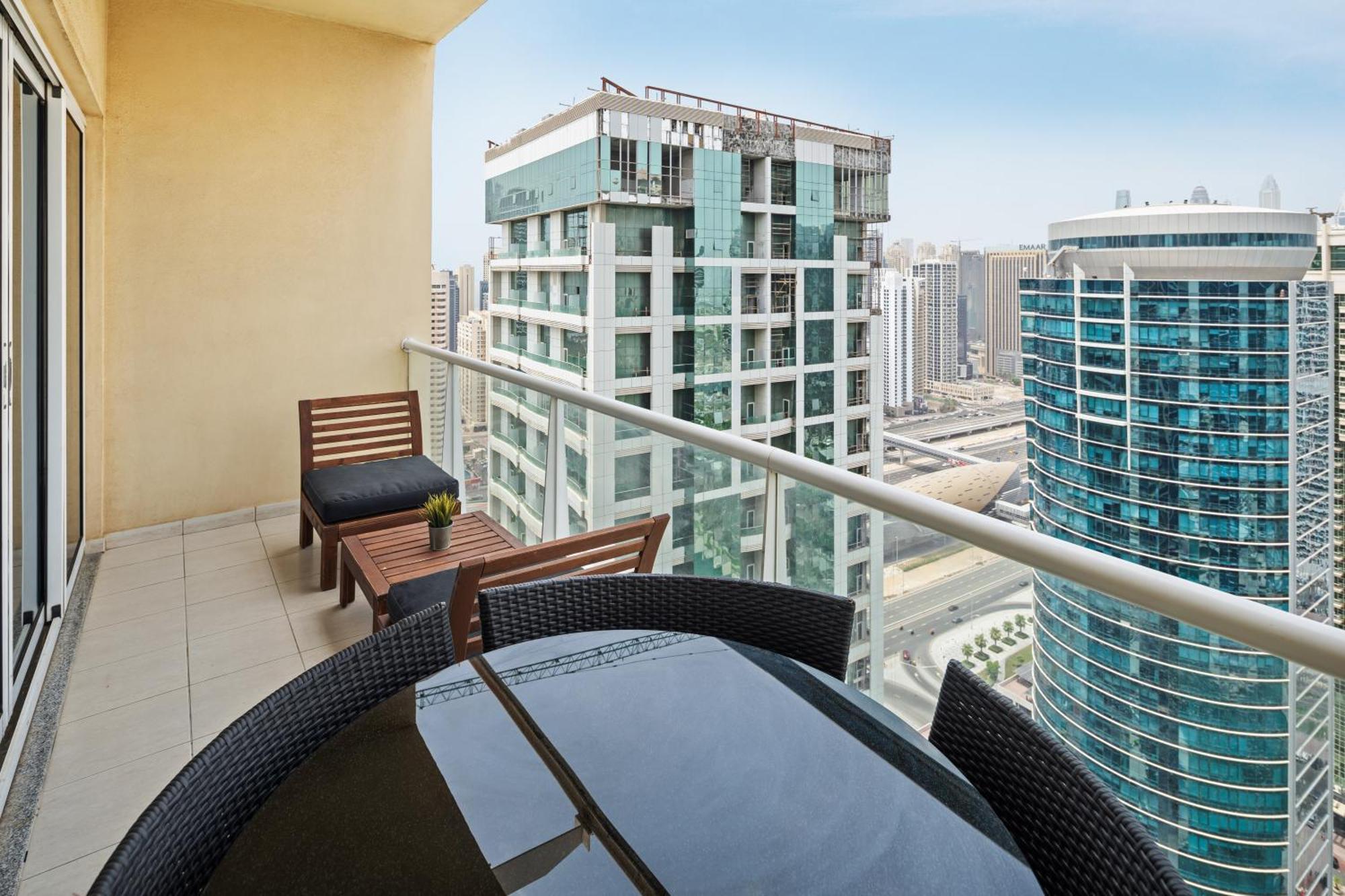 La Buena Vida: Panoramic Lake View Condo Near Dubai JLT Metro Exterior photo