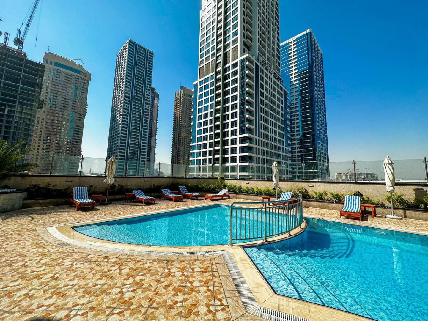 La Buena Vida: Panoramic Lake View Condo Near Dubai JLT Metro Exterior photo