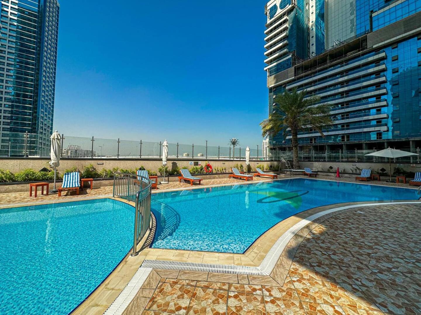 La Buena Vida: Panoramic Lake View Condo Near Dubai JLT Metro Exterior photo